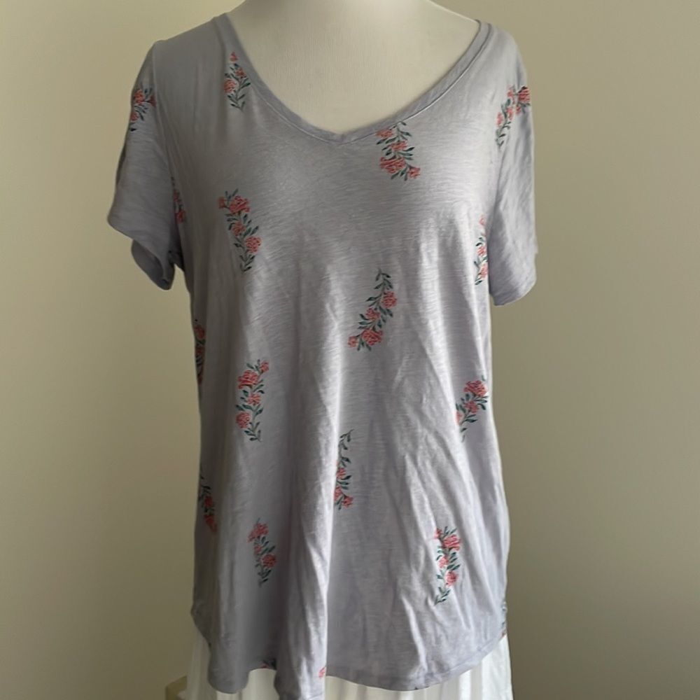 Pale purple T-shirt with flowers cap sleeves by Sonoma women’s large
